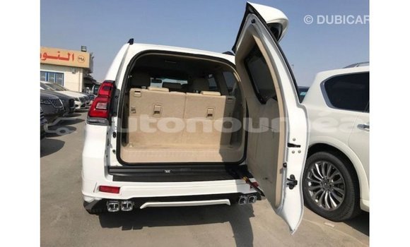 Acheter Import Voiture Toyota Prado Blanc à Import - Dubai, Iles Acheter Import Voiture Toyota Prado Blanc à Import - Dubai, Iles