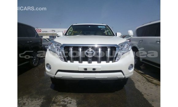 Acheter Import Voiture Toyota Prado Blanc à Import - Dubai, Iles Acheter Import Voiture Toyota Prado Blanc à Import - Dubai, Iles