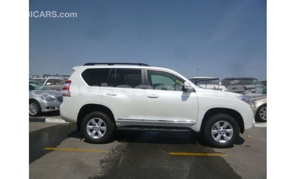Acheter Import Voiture Toyota Prado Blanc à Import - Dubai, Iles Acheter Import Voiture Toyota Prado Blanc à Import - Dubai, Iles
