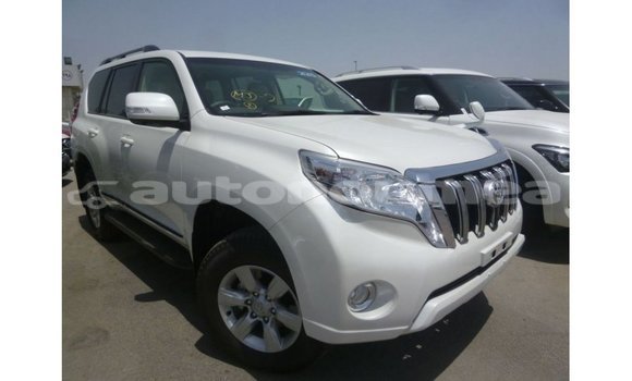 Acheter Import Voiture Toyota Prado Blanc à Import - Dubai, Iles Acheter Import Voiture Toyota Prado Blanc à Import - Dubai, Iles
