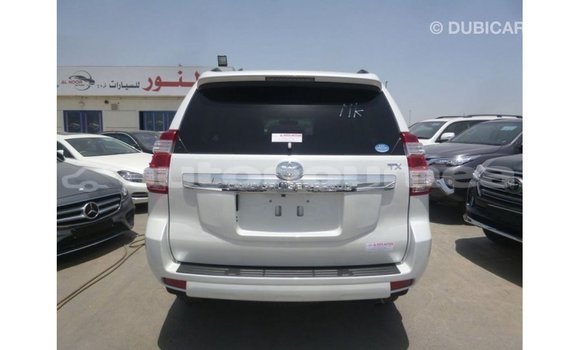 Acheter Import Voiture Toyota Prado Blanc à Import - Dubai, Iles Acheter Import Voiture Toyota Prado Blanc à Import - Dubai, Iles