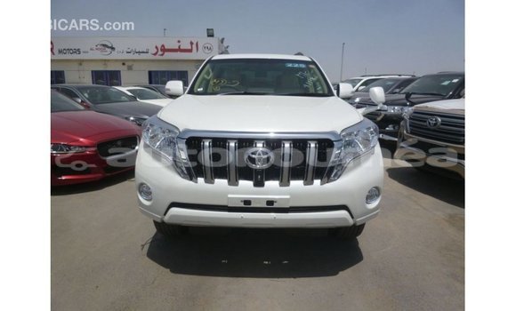 Acheter Import Voiture Toyota Prado Blanc à Import - Dubai, Iles Acheter Import Voiture Toyota Prado Blanc à Import - Dubai, Iles