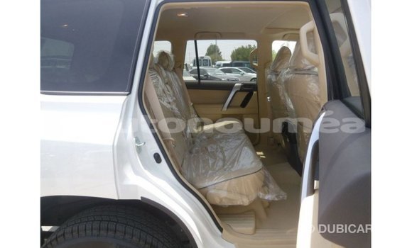 Acheter Import Voiture Toyota Prado Blanc à Import - Dubai, Iles Acheter Import Voiture Toyota Prado Blanc à Import - Dubai, Iles