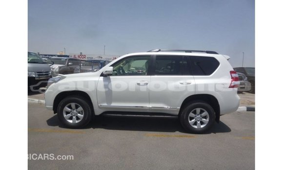 Acheter Import Voiture Toyota Prado Blanc à Import - Dubai, Iles Acheter Import Voiture Toyota Prado Blanc à Import - Dubai, Iles