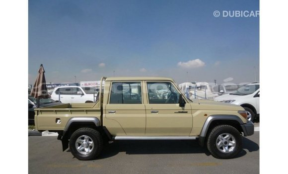 Acheter Import Voiture Toyota Land Cruiser Beige à Import - Dubai, Iles Acheter Import Voiture Toyota Land Cruiser Beige à Import - Dubai, Iles