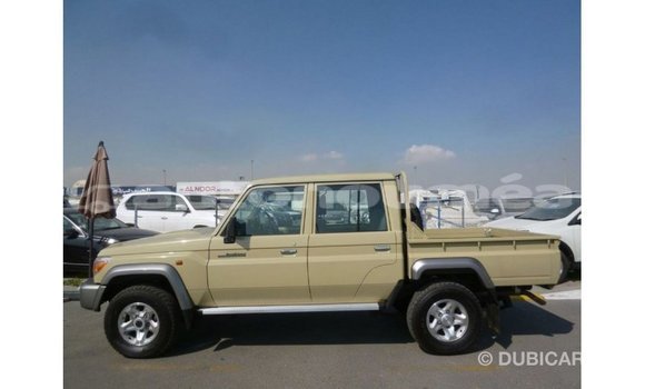 Acheter Import Voiture Toyota Land Cruiser Beige à Import - Dubai, Iles Acheter Import Voiture Toyota Land Cruiser Beige à Import - Dubai, Iles