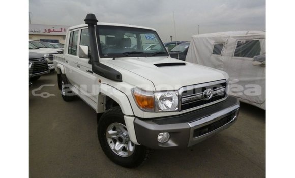 Acheter Import Voiture Toyota Land Cruiser Blanc à Import - Dubai, Iles Acheter Import Voiture Toyota Land Cruiser Blanc à Import - Dubai, Iles