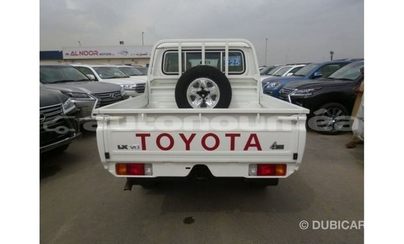 Acheter Import Voiture Toyota Land Cruiser Blanc à Import - Dubai, Iles Acheter Import Voiture Toyota Land Cruiser Blanc à Import - Dubai, Iles