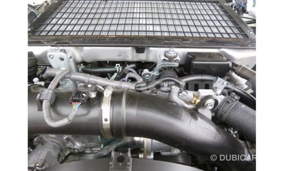 Acheter Import Voiture Toyota Land Cruiser Blanc à Import - Dubai, Iles Acheter Import Voiture Toyota Land Cruiser Blanc à Import - Dubai, Iles