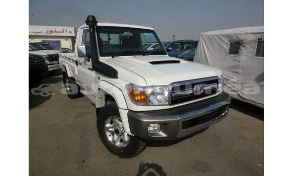 Acheter Import Voiture Toyota Land Cruiser Blanc à Import - Dubai, Iles Acheter Import Voiture Toyota Land Cruiser Blanc à Import - Dubai, Iles