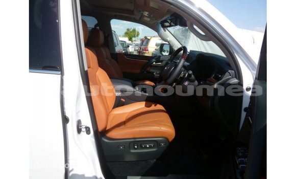 Acheter Import Voiture Lexus LX Blanc à Import - Dubai, Iles Acheter Import Voiture Lexus LX Blanc à Import - Dubai, Iles