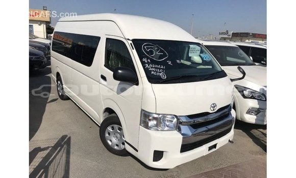 Acheter Import Voiture Toyota Hiace Blanc à Import - Dubai, Iles Acheter Import Voiture Toyota Hiace Blanc à Import - Dubai, Iles