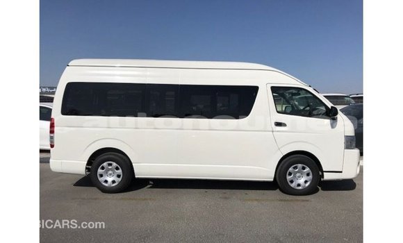 Acheter Import Voiture Toyota Hiace Blanc à Import - Dubai, Iles Acheter Import Voiture Toyota Hiace Blanc à Import - Dubai, Iles