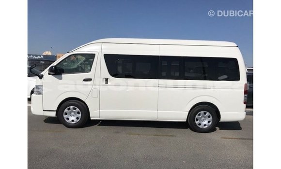Acheter Import Voiture Toyota Hiace Blanc à Import - Dubai, Iles Acheter Import Voiture Toyota Hiace Blanc à Import - Dubai, Iles