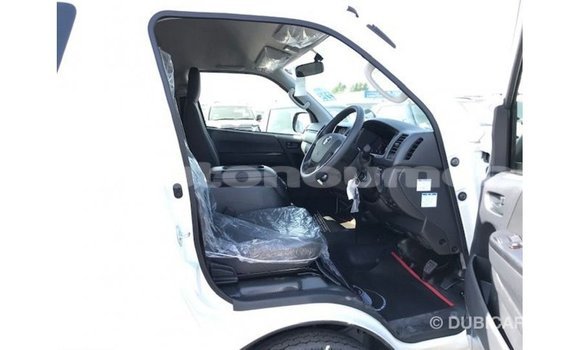 Acheter Import Voiture Toyota Hiace Blanc à Import - Dubai, Iles Acheter Import Voiture Toyota Hiace Blanc à Import - Dubai, Iles
