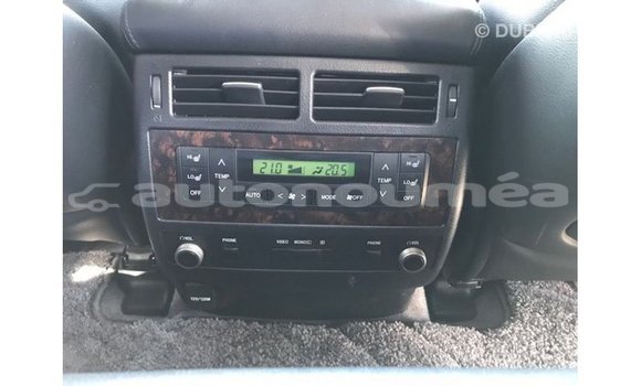 Acheter Import Voiture Toyota Land Cruiser Blanc à Import - Dubai, Iles Acheter Import Voiture Toyota Land Cruiser Blanc à Import - Dubai, Iles
