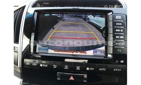 Acheter Import Voiture Toyota Land Cruiser Blanc à Import - Dubai, Iles Acheter Import Voiture Toyota Land Cruiser Blanc à Import - Dubai, Iles