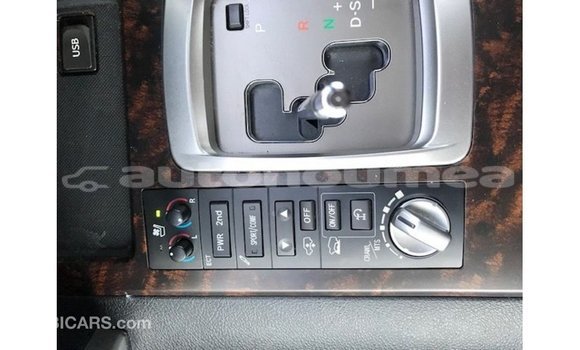 Acheter Import Voiture Toyota Land Cruiser Blanc à Import - Dubai, Iles Acheter Import Voiture Toyota Land Cruiser Blanc à Import - Dubai, Iles