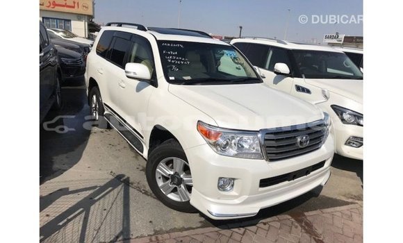 Acheter Import Voiture Toyota Land Cruiser Blanc à Import - Dubai, Iles Acheter Import Voiture Toyota Land Cruiser Blanc à Import - Dubai, Iles