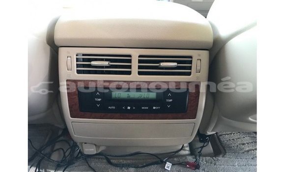 Acheter Import Voiture Toyota Land Cruiser Blanc à Import - Dubai, Iles Acheter Import Voiture Toyota Land Cruiser Blanc à Import - Dubai, Iles