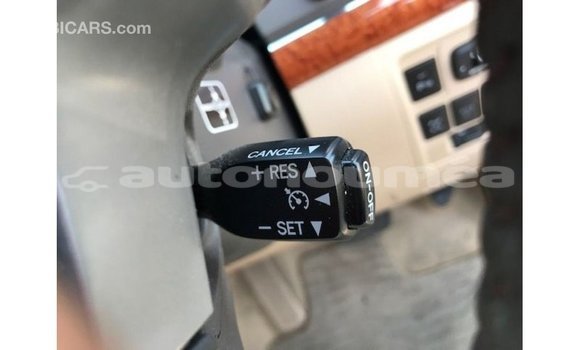 Acheter Import Voiture Toyota Land Cruiser Blanc à Import - Dubai, Iles Acheter Import Voiture Toyota Land Cruiser Blanc à Import - Dubai, Iles