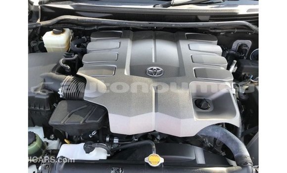 Acheter Import Voiture Toyota Land Cruiser Blanc à Import - Dubai, Iles Acheter Import Voiture Toyota Land Cruiser Blanc à Import - Dubai, Iles