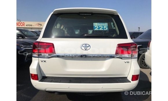 Acheter Import Voiture Toyota Land Cruiser Blanc à Import - Dubai, Iles Acheter Import Voiture Toyota Land Cruiser Blanc à Import - Dubai, Iles