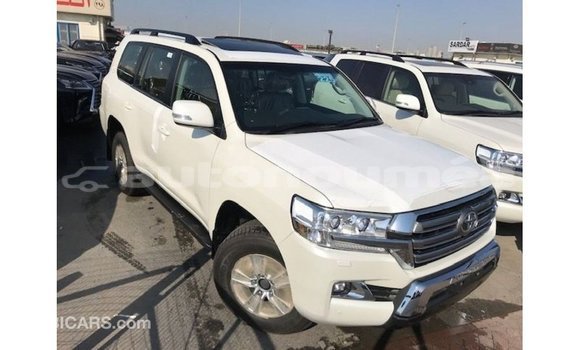 Acheter Import Voiture Toyota Land Cruiser Blanc à Import - Dubai, Iles Acheter Import Voiture Toyota Land Cruiser Blanc à Import - Dubai, Iles