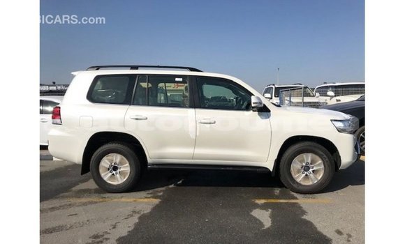 Acheter Import Voiture Toyota Land Cruiser Blanc à Import - Dubai, Iles Acheter Import Voiture Toyota Land Cruiser Blanc à Import - Dubai, Iles