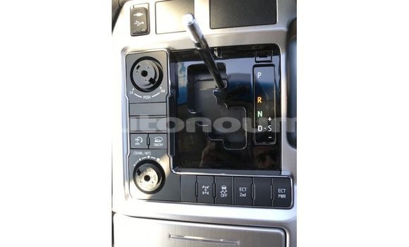 Acheter Import Voiture Toyota Land Cruiser Blanc à Import - Dubai, Iles Acheter Import Voiture Toyota Land Cruiser Blanc à Import - Dubai, Iles