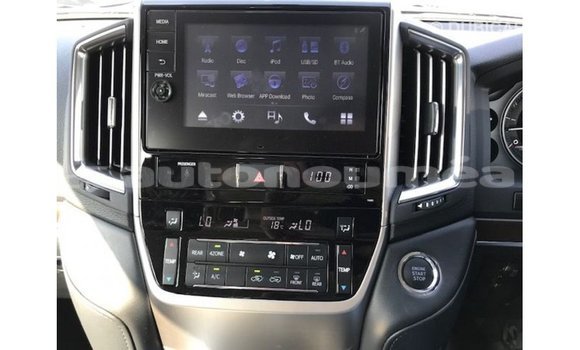 Acheter Import Voiture Toyota Land Cruiser Blanc à Import - Dubai, Iles Acheter Import Voiture Toyota Land Cruiser Blanc à Import - Dubai, Iles