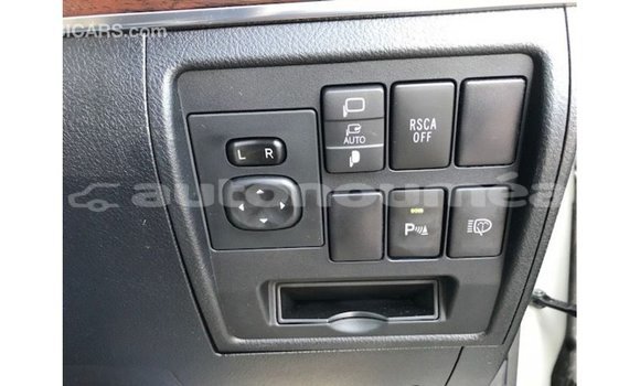 Acheter Import Voiture Toyota Land Cruiser Blanc à Import - Dubai, Iles Acheter Import Voiture Toyota Land Cruiser Blanc à Import - Dubai, Iles