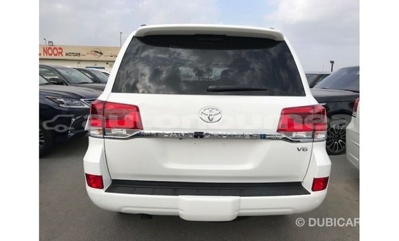 Buy Import Toyota Land Cruiser White Car in Import - Dubai in Iles Buy Import Toyota Land Cruiser White Car in Import - Dubai in Iles