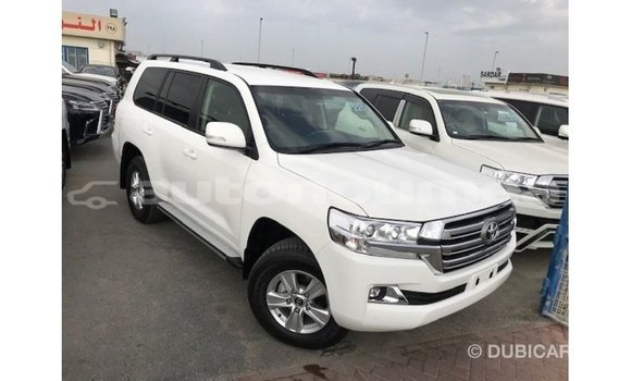 Buy Import Toyota Land Cruiser White Car in Import - Dubai in Iles Buy Import Toyota Land Cruiser White Car in Import - Dubai in Iles
