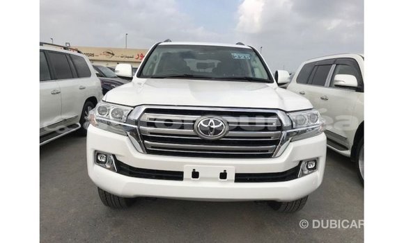 Buy Import Toyota Land Cruiser White Car in Import - Dubai in Iles Buy Import Toyota Land Cruiser White Car in Import - Dubai in Iles