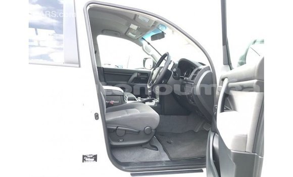 Buy Import Toyota Land Cruiser White Car in Import - Dubai in Iles Buy Import Toyota Land Cruiser White Car in Import - Dubai in Iles