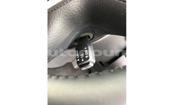 Buy Import Toyota Land Cruiser White Car in Import - Dubai in Iles Buy Import Toyota Land Cruiser White Car in Import - Dubai in Iles