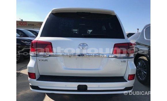 Acheter Import Voiture Toyota Land Cruiser Blanc à Import - Dubai, Iles Acheter Import Voiture Toyota Land Cruiser Blanc à Import - Dubai, Iles