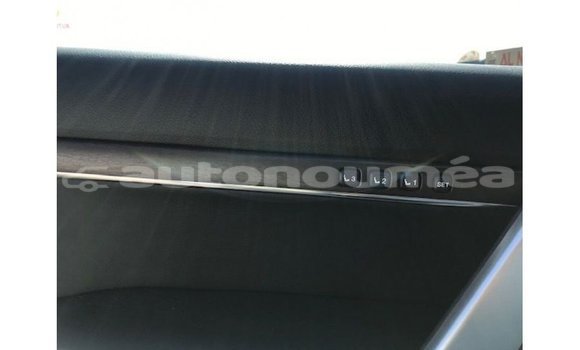 Acheter Import Voiture Toyota Land Cruiser Blanc à Import - Dubai, Iles Acheter Import Voiture Toyota Land Cruiser Blanc à Import - Dubai, Iles