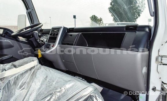 Buy Import Mitsubishi Carisma White Car in Import - Dubai in Iles Buy Import Mitsubishi Carisma White Car in Import - Dubai in Iles