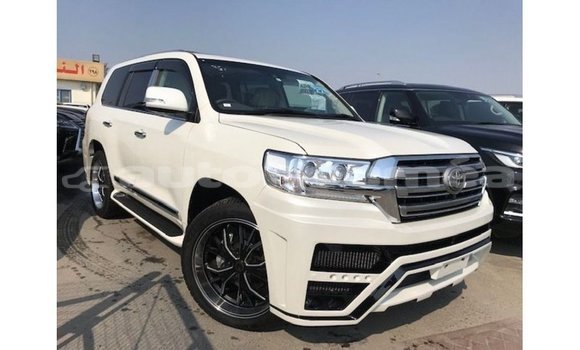 Acheter Import Voiture Toyota Land Cruiser Blanc à Import - Dubai, Iles Acheter Import Voiture Toyota Land Cruiser Blanc à Import - Dubai, Iles