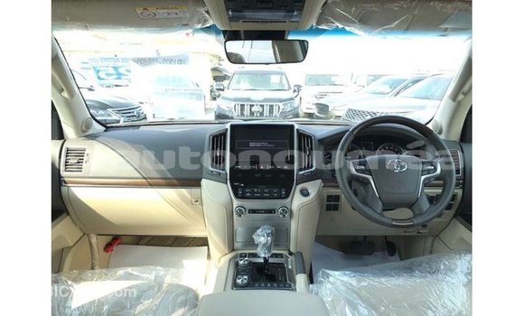 Acheter Import Voiture Toyota Land Cruiser Blanc à Import - Dubai, Iles Acheter Import Voiture Toyota Land Cruiser Blanc à Import - Dubai, Iles