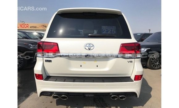 Acheter Import Voiture Toyota Land Cruiser Blanc à Import - Dubai, Iles Acheter Import Voiture Toyota Land Cruiser Blanc à Import - Dubai, Iles