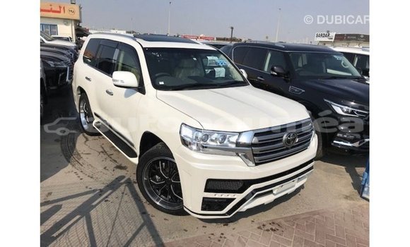 Acheter Import Voiture Toyota Land Cruiser Blanc à Import - Dubai, Iles Acheter Import Voiture Toyota Land Cruiser Blanc à Import - Dubai, Iles