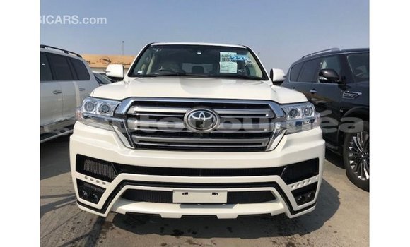 Acheter Import Voiture Toyota Land Cruiser Blanc à Import - Dubai, Iles Acheter Import Voiture Toyota Land Cruiser Blanc à Import - Dubai, Iles