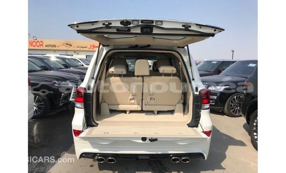 Acheter Import Voiture Toyota Land Cruiser Blanc à Import - Dubai, Iles Acheter Import Voiture Toyota Land Cruiser Blanc à Import - Dubai, Iles
