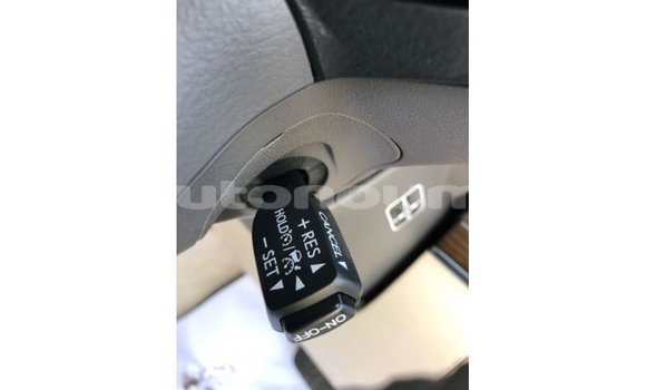 Acheter Import Voiture Toyota Land Cruiser Blanc à Import - Dubai, Iles Acheter Import Voiture Toyota Land Cruiser Blanc à Import - Dubai, Iles