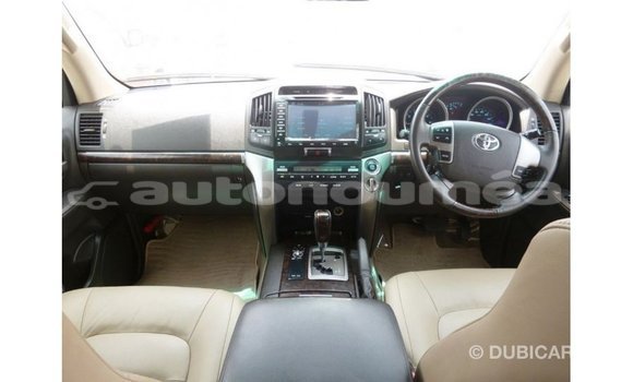 Acheter Import Voiture Toyota Land Cruiser Blanc à Import - Dubai, Iles Acheter Import Voiture Toyota Land Cruiser Blanc à Import - Dubai, Iles