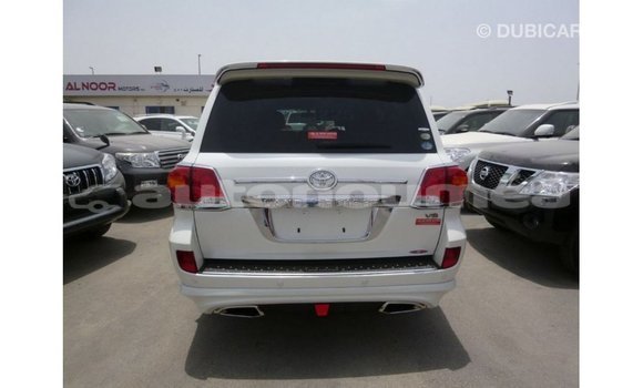 Acheter Import Voiture Toyota Land Cruiser Blanc à Import - Dubai, Iles Acheter Import Voiture Toyota Land Cruiser Blanc à Import - Dubai, Iles