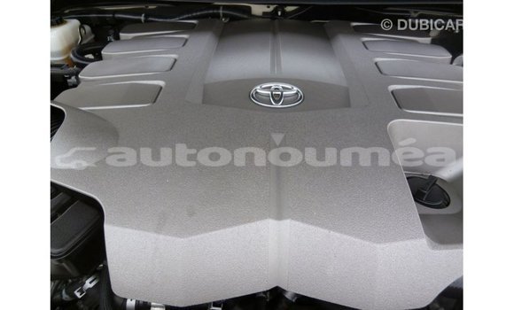 Acheter Import Voiture Toyota Land Cruiser Blanc à Import - Dubai, Iles Acheter Import Voiture Toyota Land Cruiser Blanc à Import - Dubai, Iles